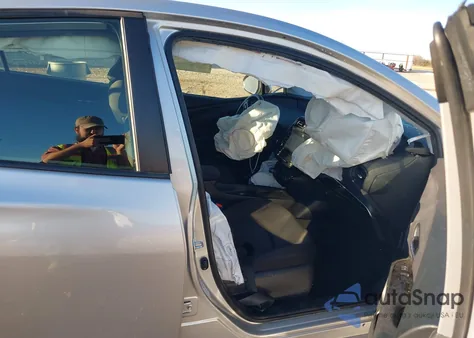 2021 Toyota Prius Le из США, поврежденный, VIN JTDKAMFU6M3144230